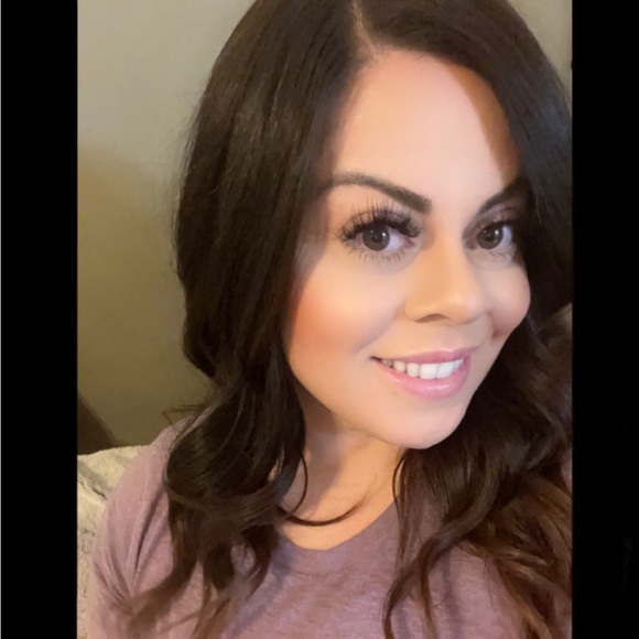 Meet your Posher, Alyssa - Picture 1 of 1